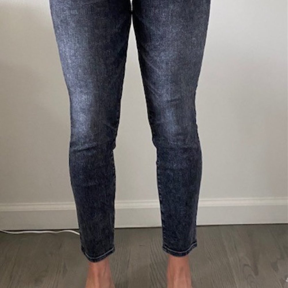 MOTHER JEANS The Stunner in Train Stops